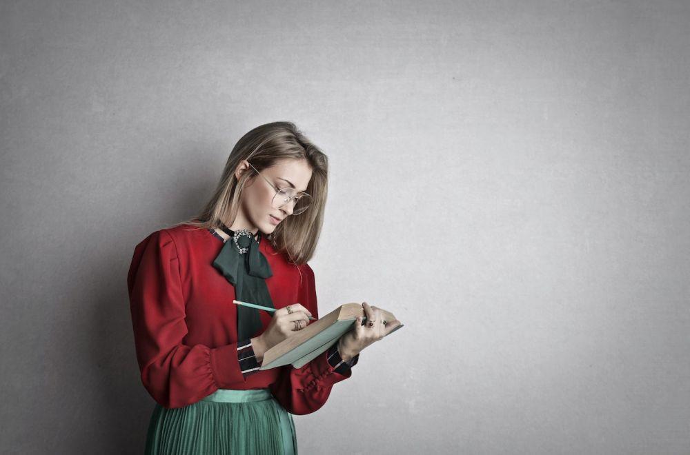 5 Kiat Menulis Cerita Misteri untuk Novel, Bakal Disukai Pembaca!