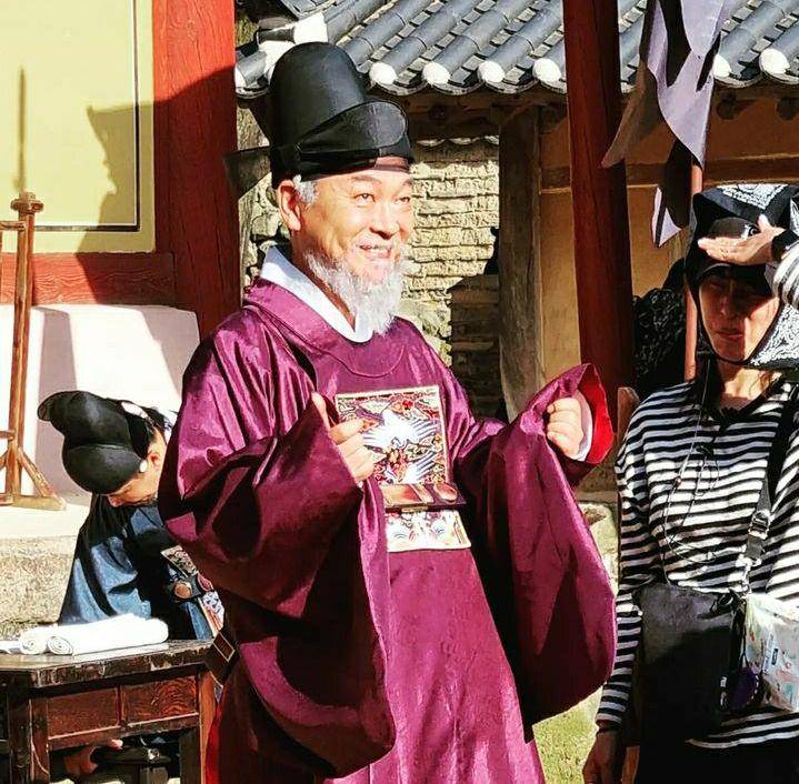 Kim Eui Sung di balik layar Under the Queen's Umbrella (instagram.com/lunatheboy)