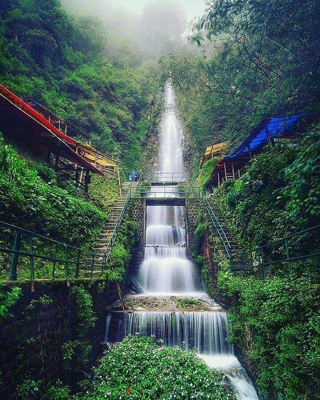 potret air terjun tirtosari (instagram.com/joeluluk)
