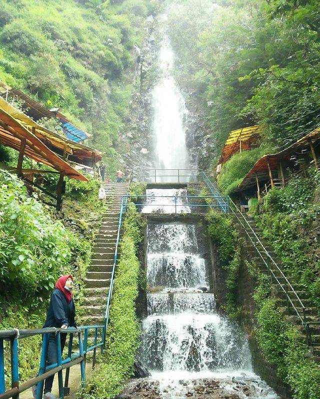 potret air terjun tirtosari (instagram.com/ermarizkiyah)