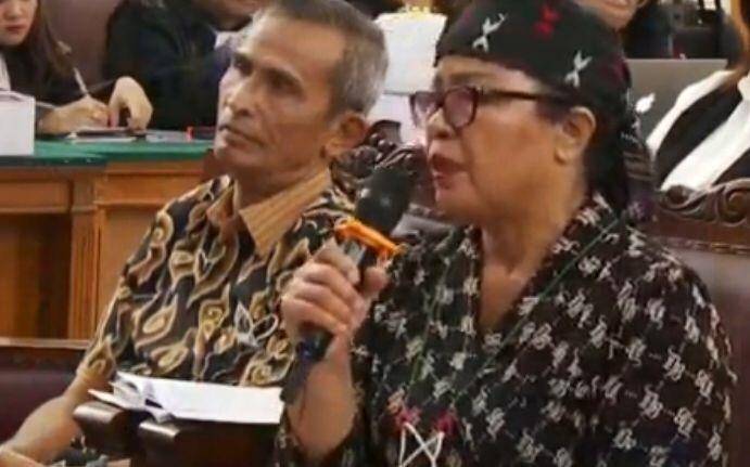 Ibu Brigadir J Rosti Simanjuntak memberi kesaksian dalam sidang (IDN Times/Irfan Fathurohman)