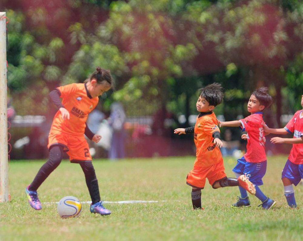 potret anak Zaskia Adya Mecca saat tanding bola (instagram.com/zaskiadyamecca)