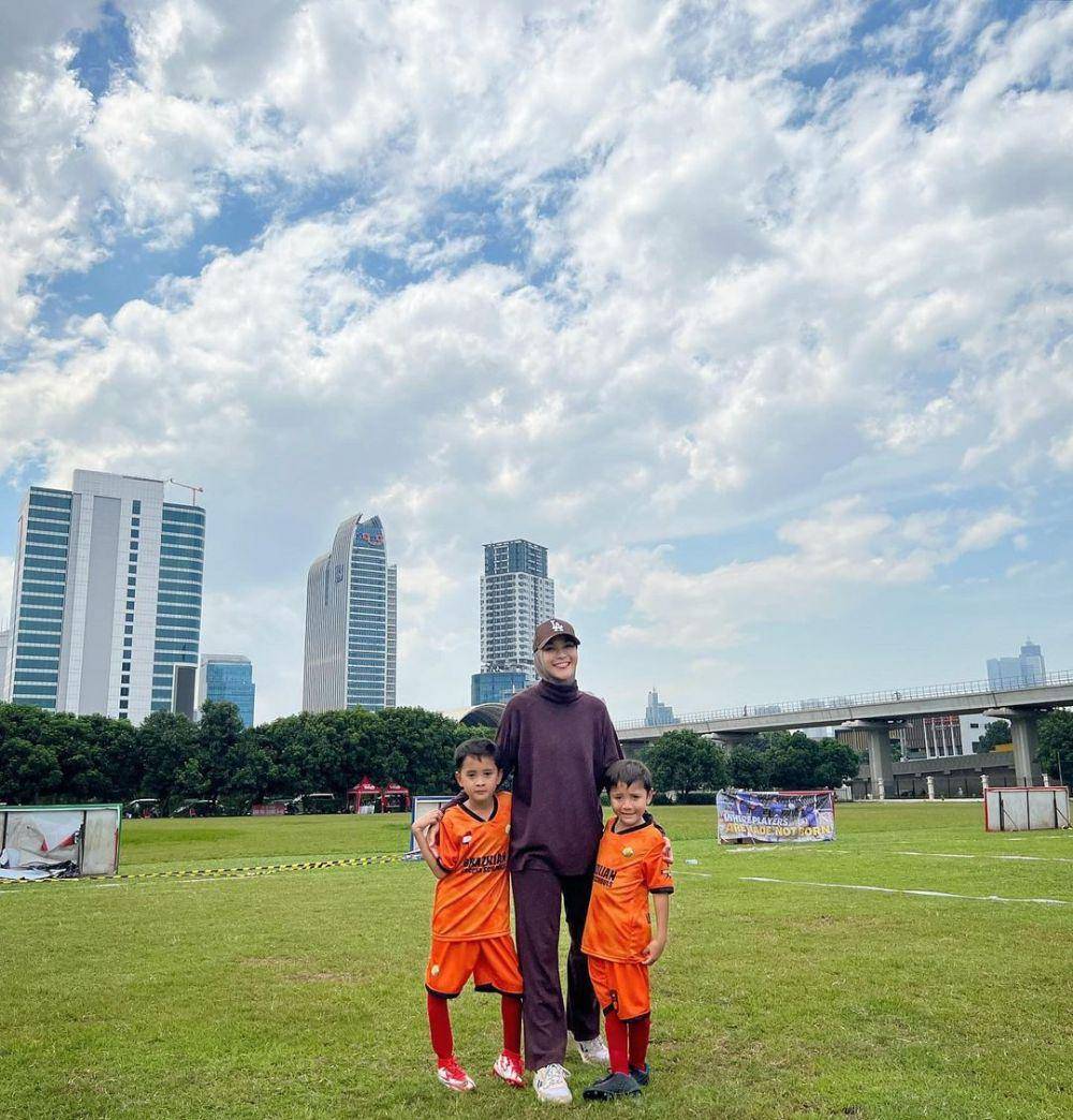 potret anak Zaskia Adya Mecca saat tanding bola (instagram.com/zaskiadyamecca)