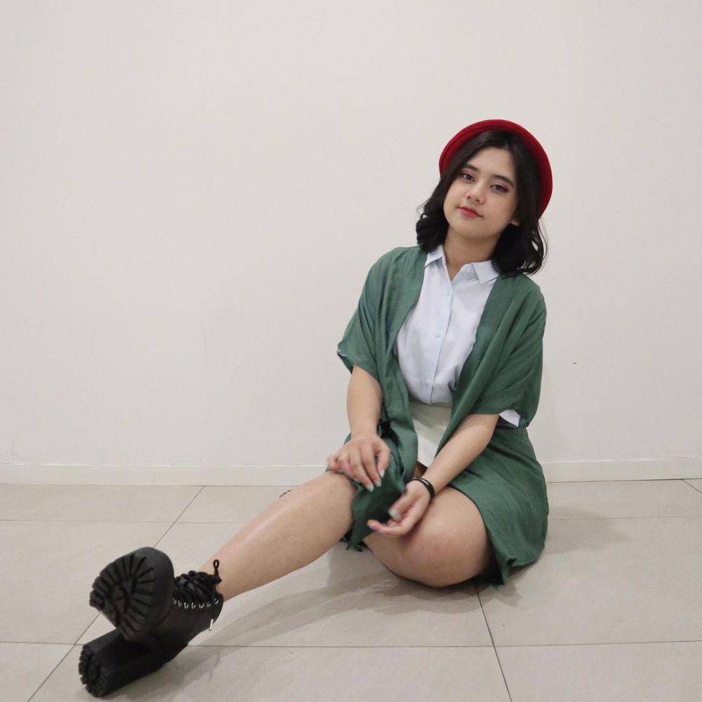 padu padan mini skirt ala Ziva Magnolya (instagram.com/zivamagnolya)