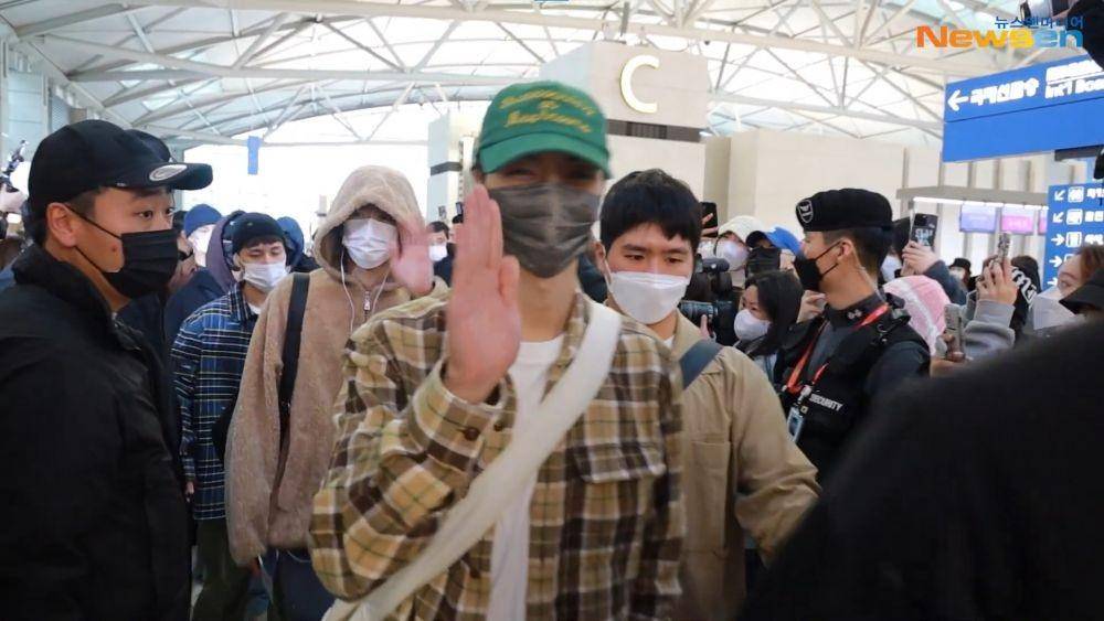 NCT 127 di Bandara Incheon untuk terbang ke Indonesia (YouTube.com/ 뉴스엔·NewsenTV·KOREA Entertainment news /)