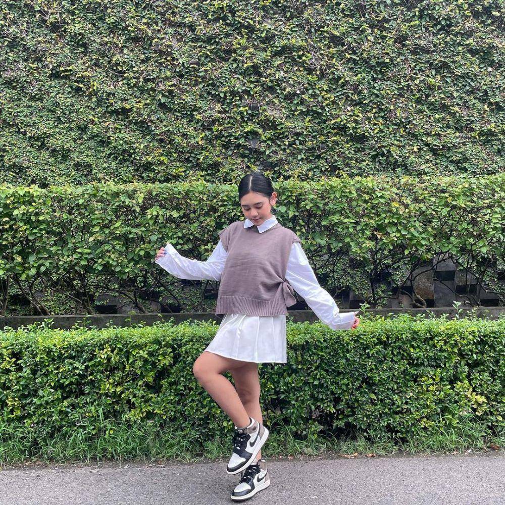 padu padan mini skirt ala Ziva Magnolya (instagram.com/zivamagnolya)