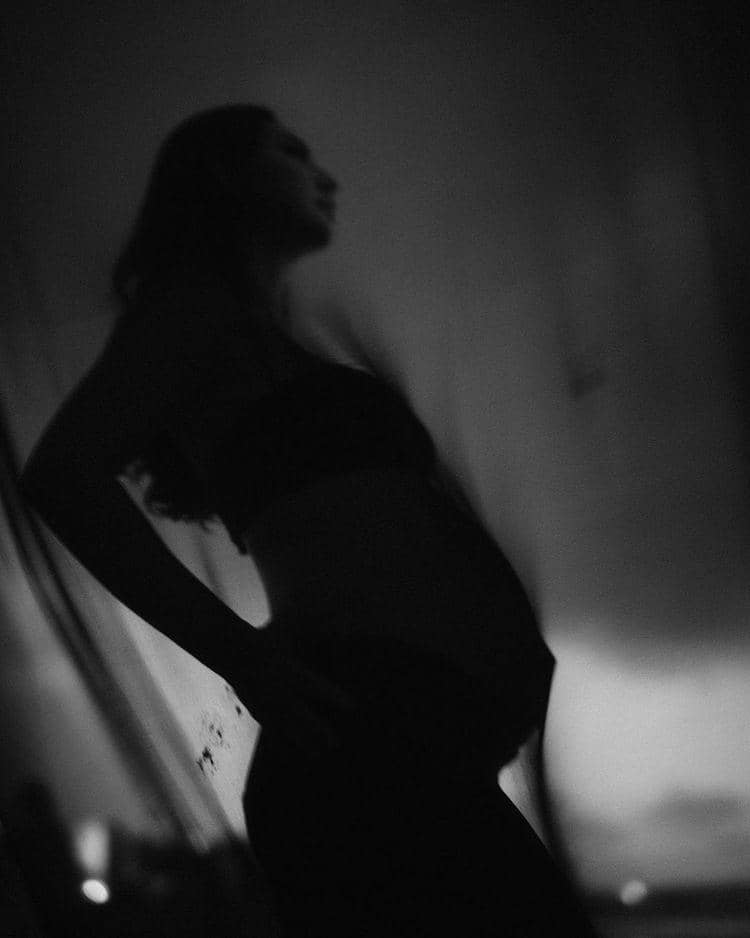 maternity shoot Nadia Saphira (instagram.com/nadsap)