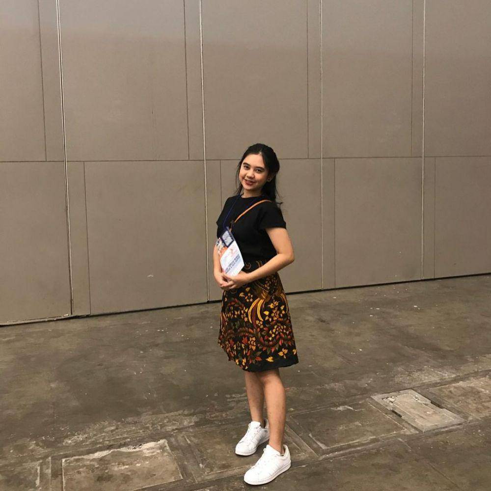 padu padan mini skirt ala Ziva Magnolya (instagram.com/zivamagnolya)