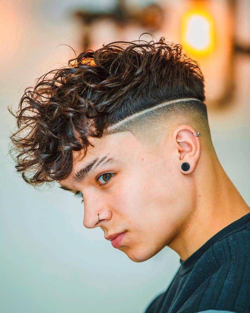 Potongan rambut curly on top (pinterest.com)