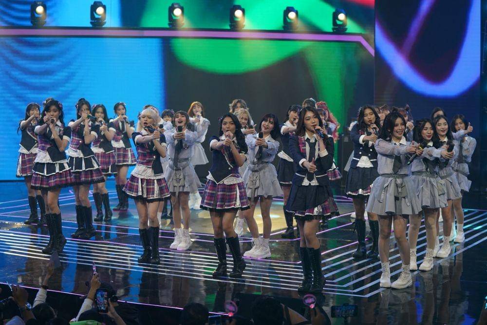 Momen keseruan kolaborasi JKT48 dan MNL48 untuk pertama kalinya di acara TikTok For You Stage (Dok. TikTok)