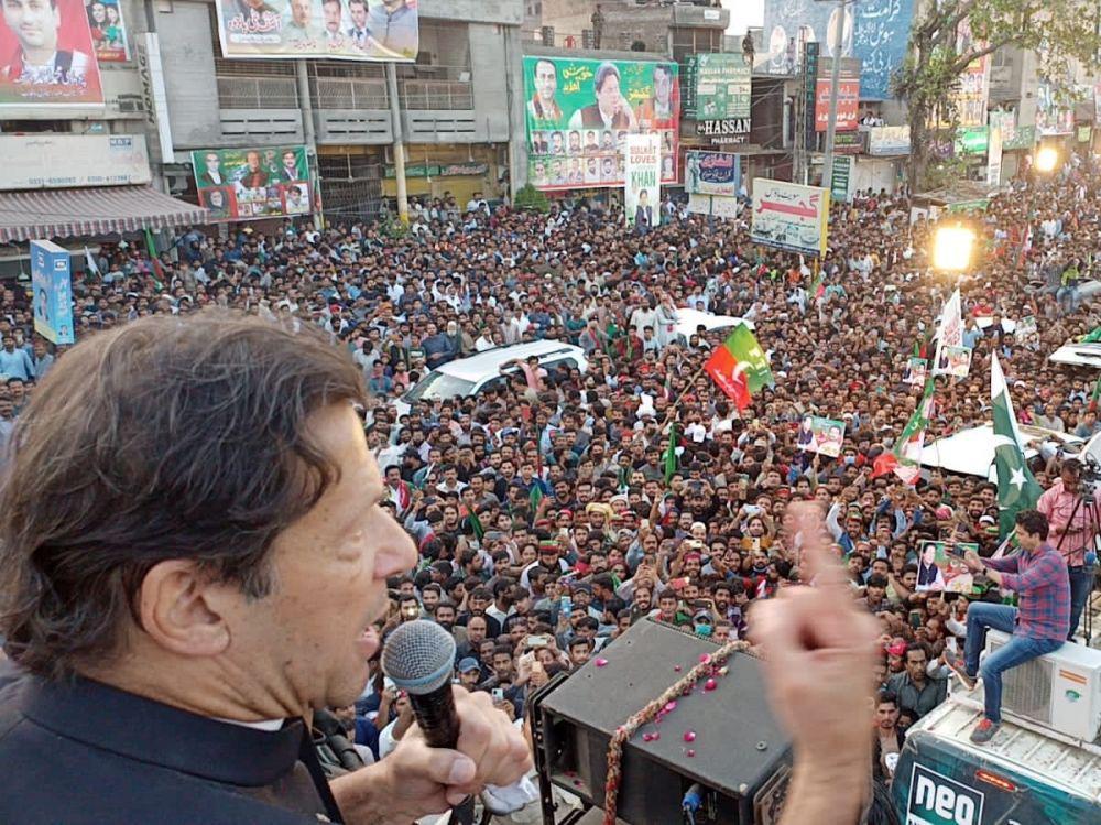 Eks PM Pakistan Imran Khan Selamat dari Upaya Pembunuhan saat Konvoi