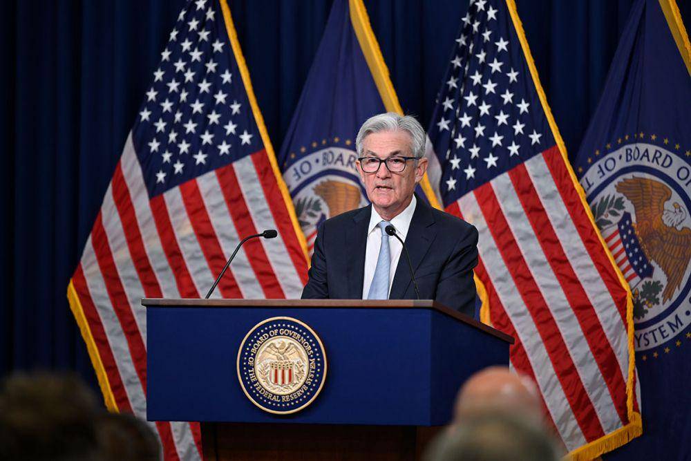 twitter.com/federalreserve