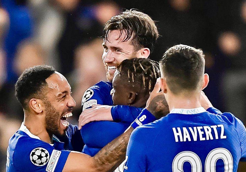 Para pemain Chelsea melakukan selebrasi setelah Denis Zakaria mencetak gol ke gawang Dinamo Zagreb pada matchday keenam UCL 2022/2023. (twitter.com/Deniszakaria8)