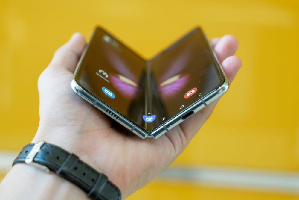 ilustrasi HP foldable Samsung, Samsung Galaxy Z Fold4 (unsplash.com/Mika Baumeister)