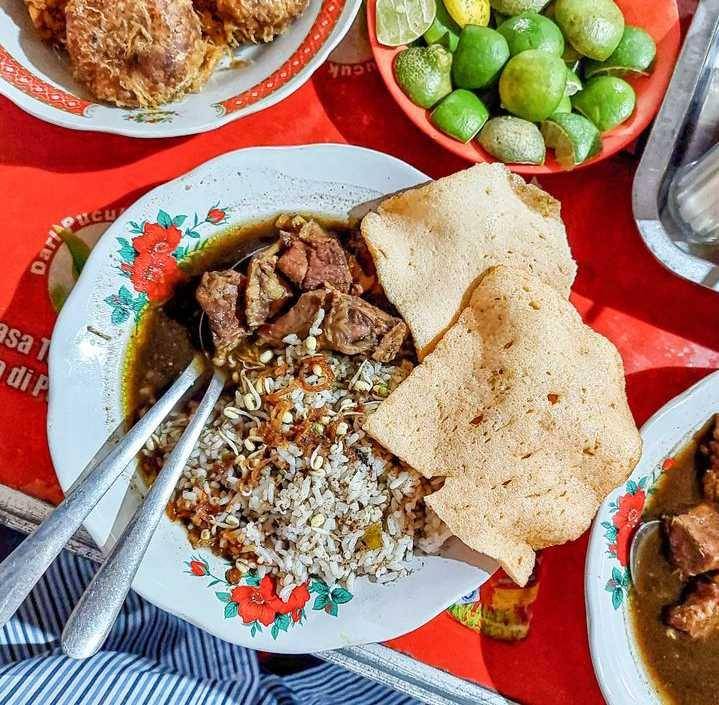 Warung Rawon Kalkulator (instagram.com/foo.ga)