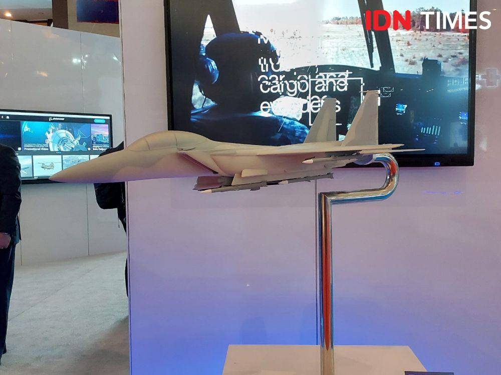 Mock up jet tempur produksi Boeing Defence, F15-EX di pameran Indo Defence, Jakarta Pusat. (IDN Times/Santi Dewi)