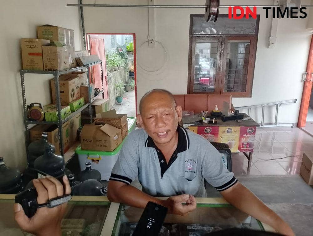 Korban saat dimintai keterangan awak media. (IDN Times/Tama Yudha Wiguna)