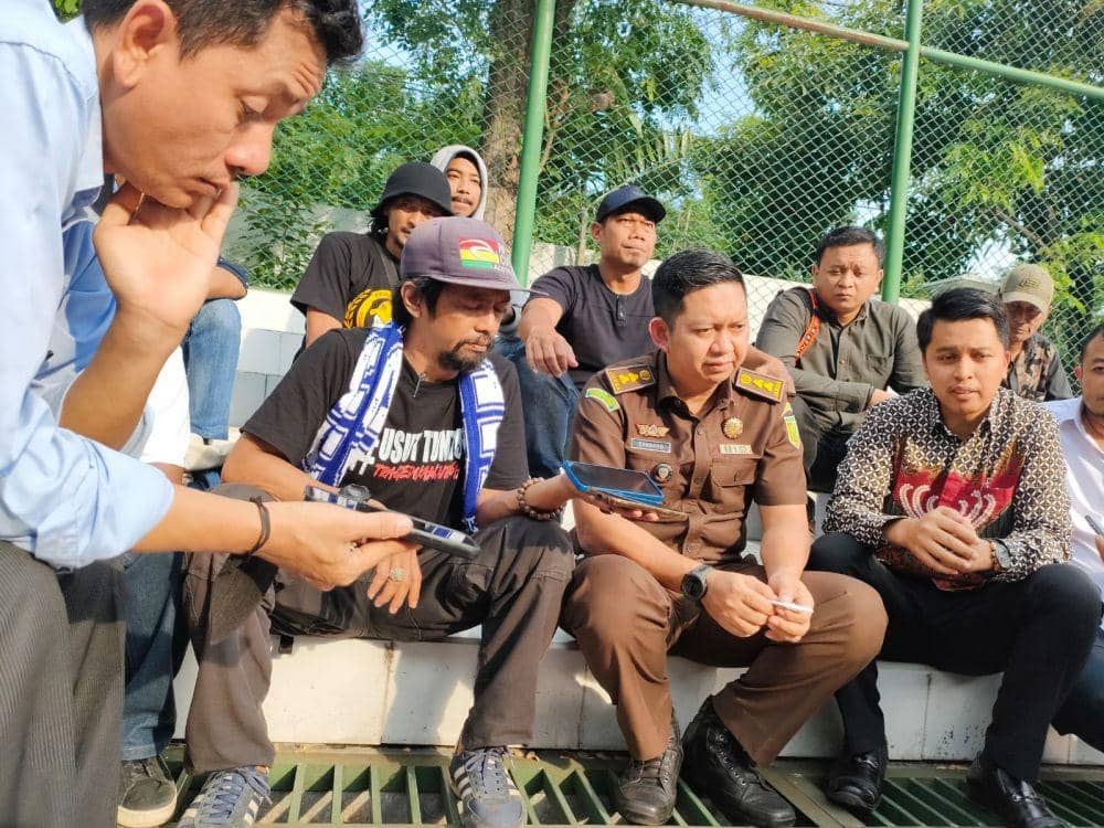 Aremania Datangi Kejati, Sampaikan Sejumlah Hal ke Jaksa Peneliti