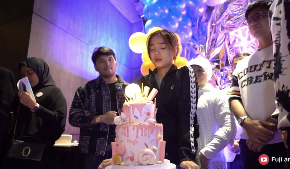 momen surprise ulang tahun Fuji (youtube.com/Fuji an)