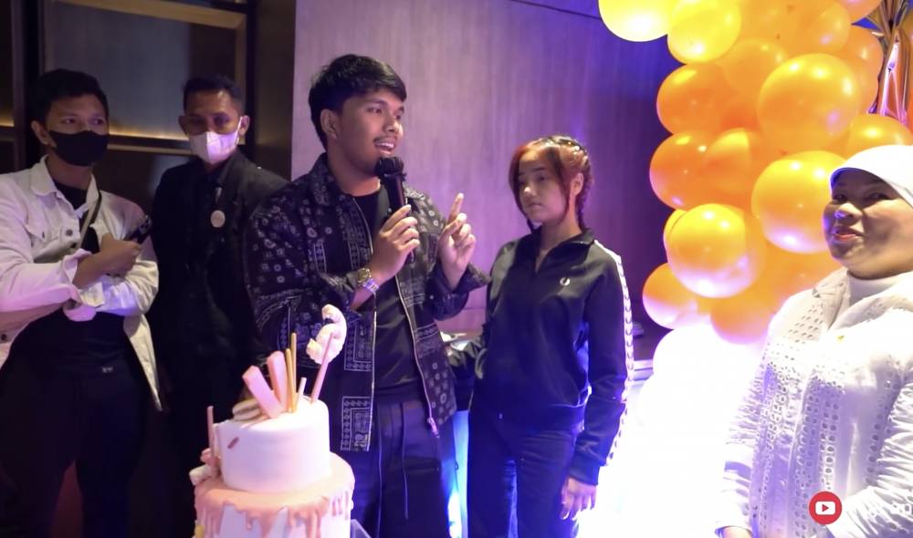 momen surprise ulang tahun Fuji (youtube.com/Fuji an)