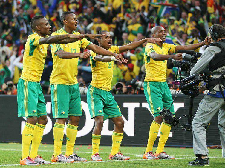 Para pemain Afrika Selatan merayakan gol di Piala Dunia 2010. (fifa.com)