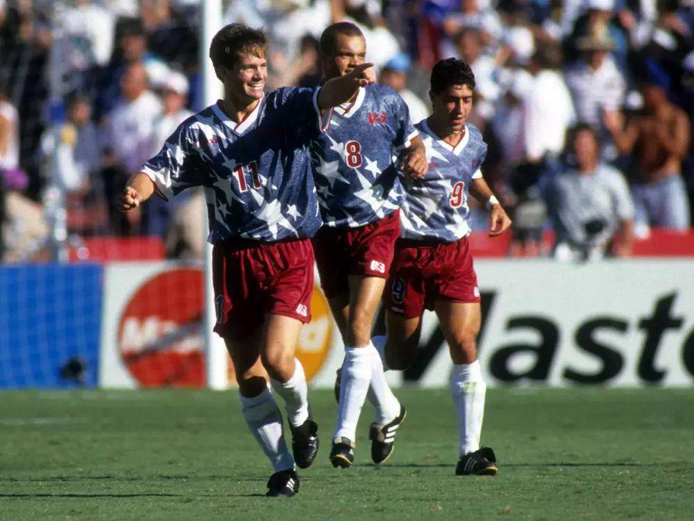 Para pemain Timnas Amerika Serikat merayakan gol di Piala Dunia 1994. (fifa.com)