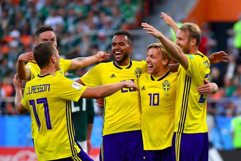 Para pemain Timnas Swedia merayakan gol. (fifa.com)