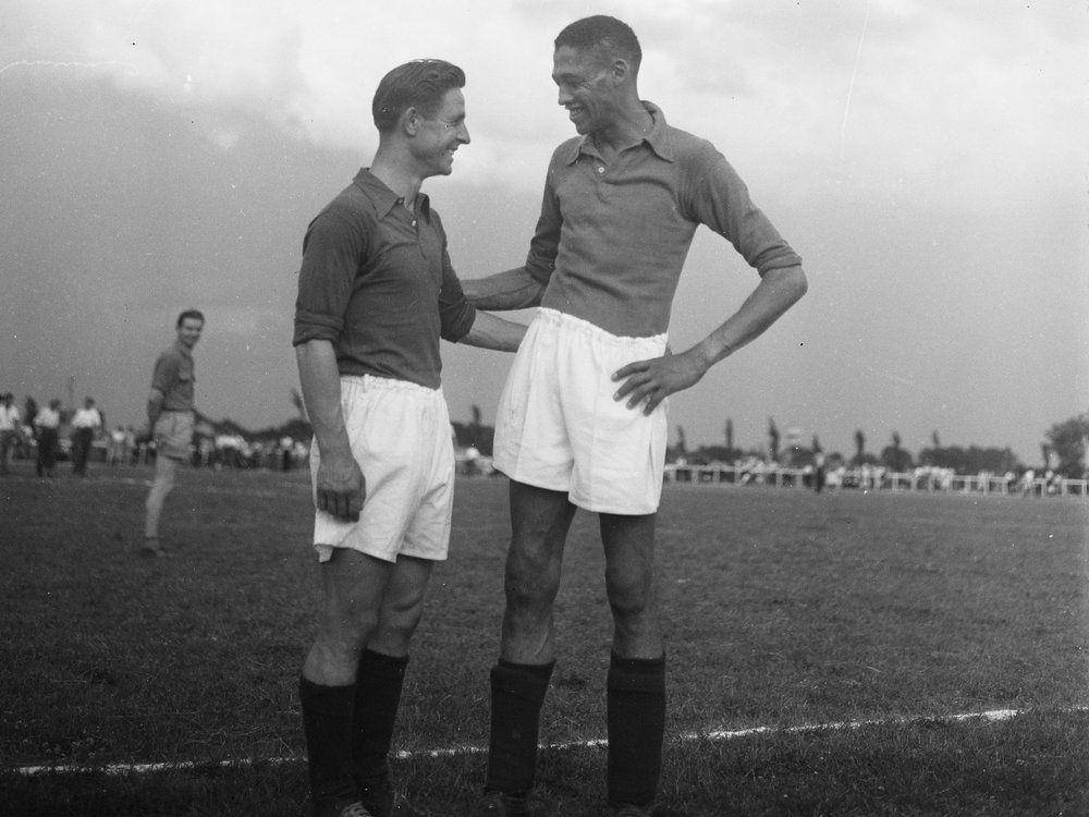 potret Raoul Diagne (kanan), salah satu pemain Prancis di Piala Dunia 1938 (fifa.com)