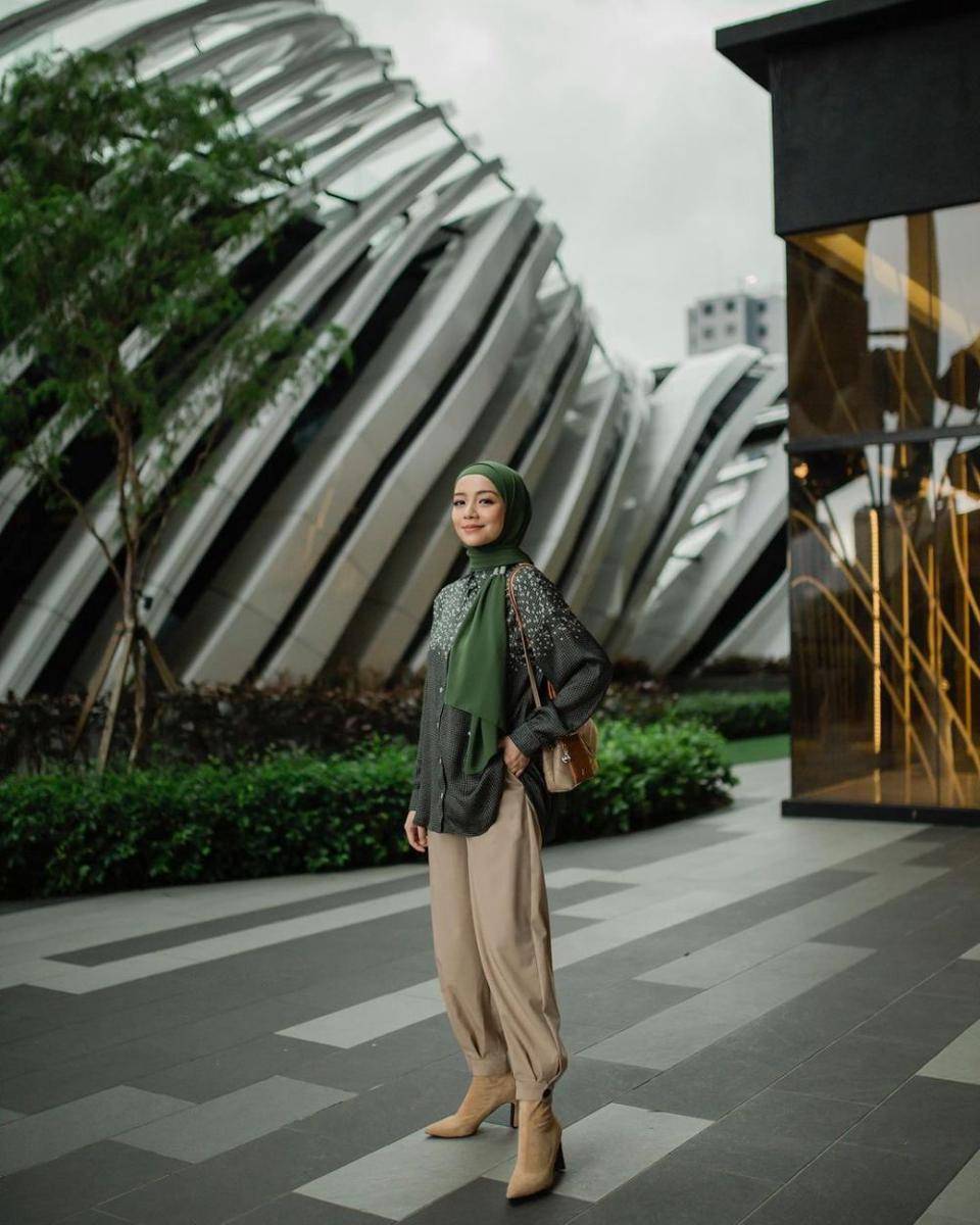 OOTD fashionable Mira Filzah (instagram.com/mfmirafilzah)