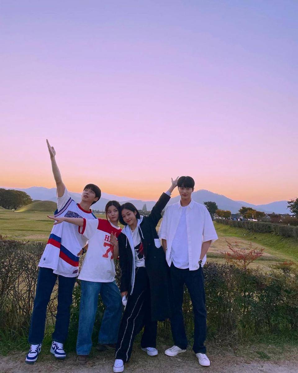 Para pemain 20th Century Girl. (ig/you_r_love)