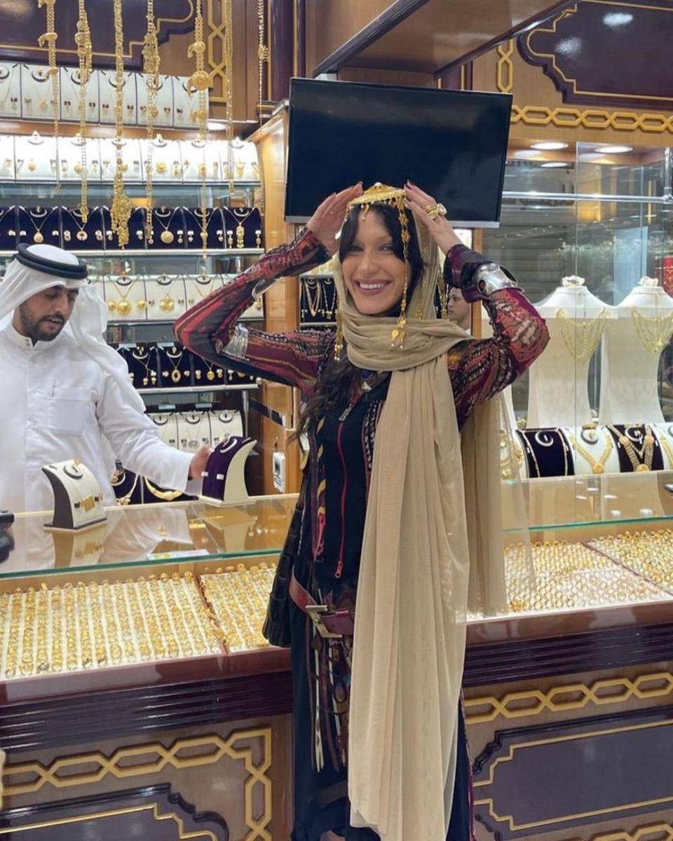 Bella Hadid di Qatar (instagram.com/bellahadid)