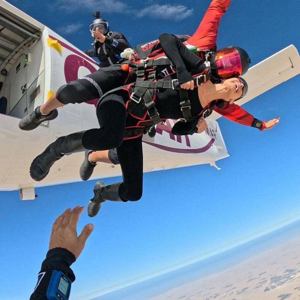 Bella Hadid skydiving di Qatar (instagram.com/bellahadid)