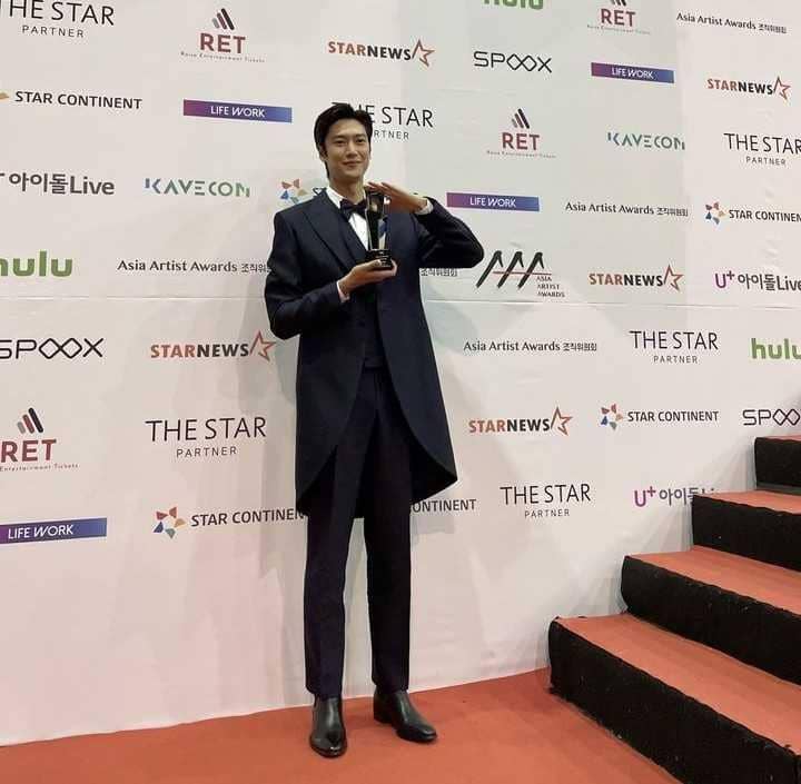 Aktor Na In Woo (instagram.com/10042n00)