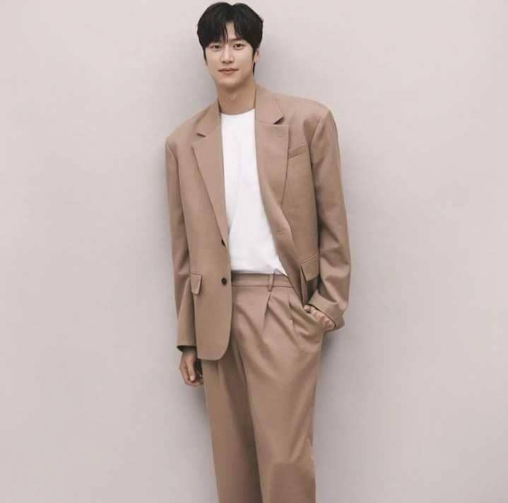 Aktor Na In Woo (instagram.com/10042n00)