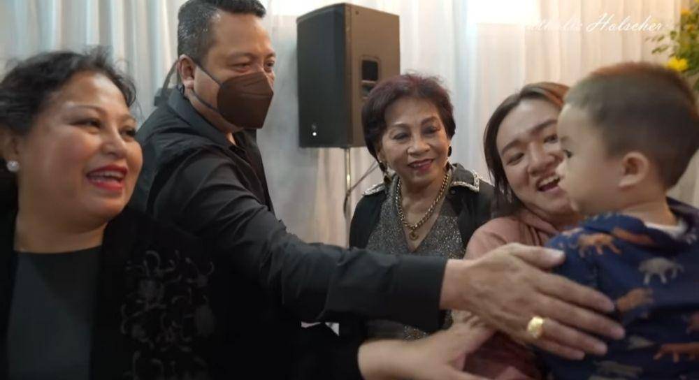 potret Adzam di ultah oma Nathalie (youtube.com/NATHALIE HOLSCHER)