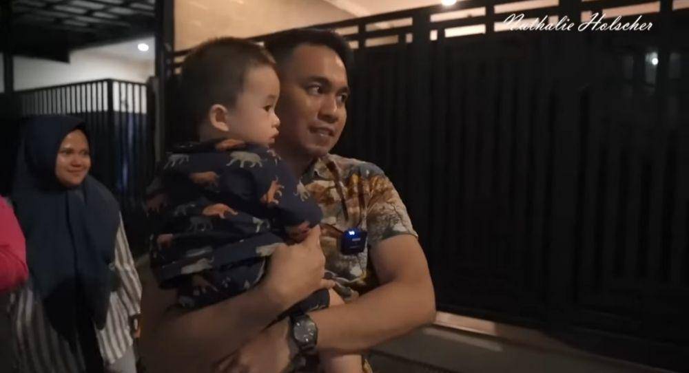 potret Adzam di ultah oma Nathalie (youtube.com/NATHALIE HOLSCHER)