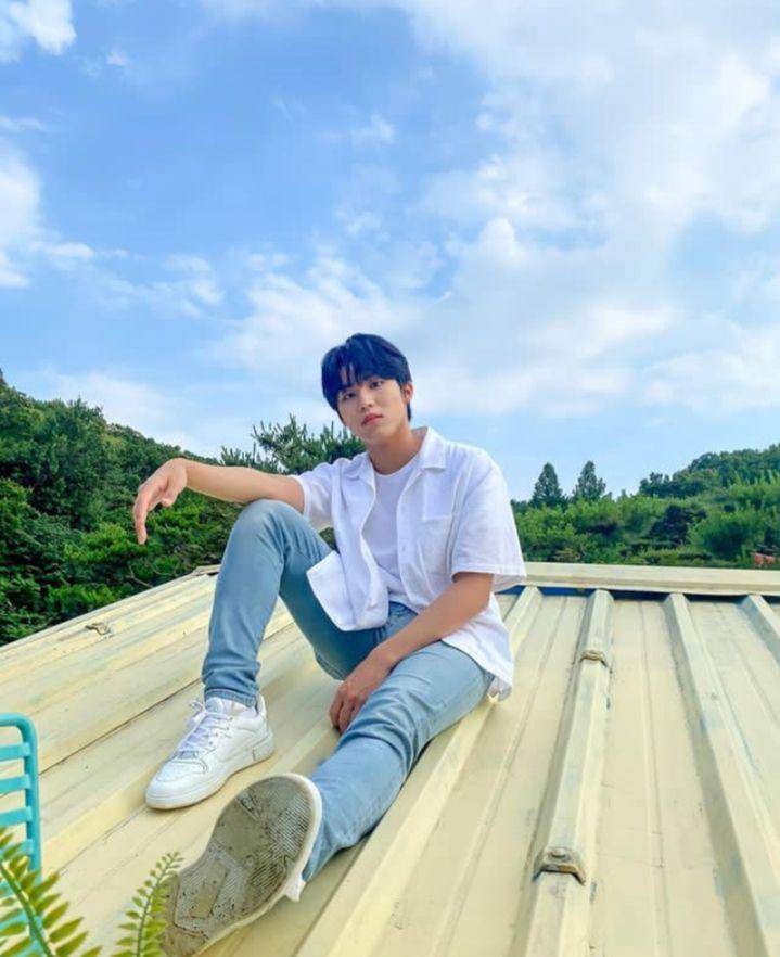 padu padan outer ala jeongwoo TREASURE (instagram.com/jonguu.noona)