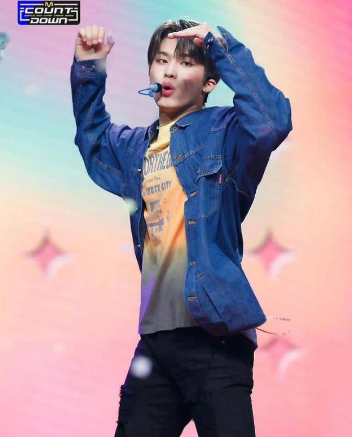 padu padan outer ala jeongwoo TREASURE (instagram.com/jonguu.noona)