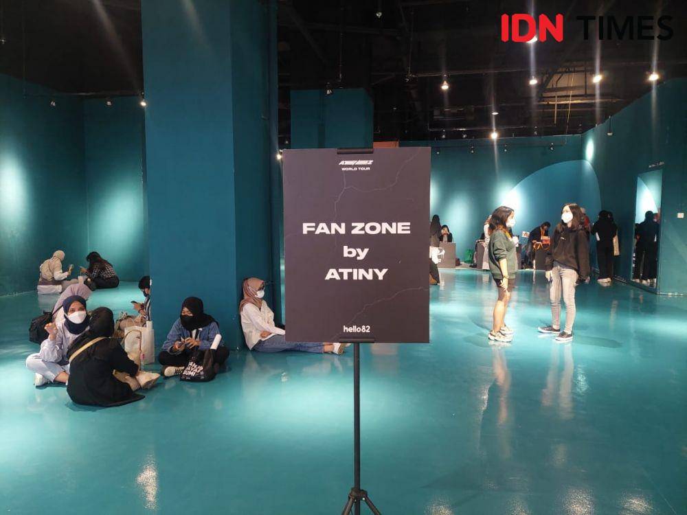 ATEEZ x hello82 INDONESIA di Hublife Taman Anggrek, Jakarta Barat, pada Jumat (4/11/2022). (IDN Times/Erfah Nanda)