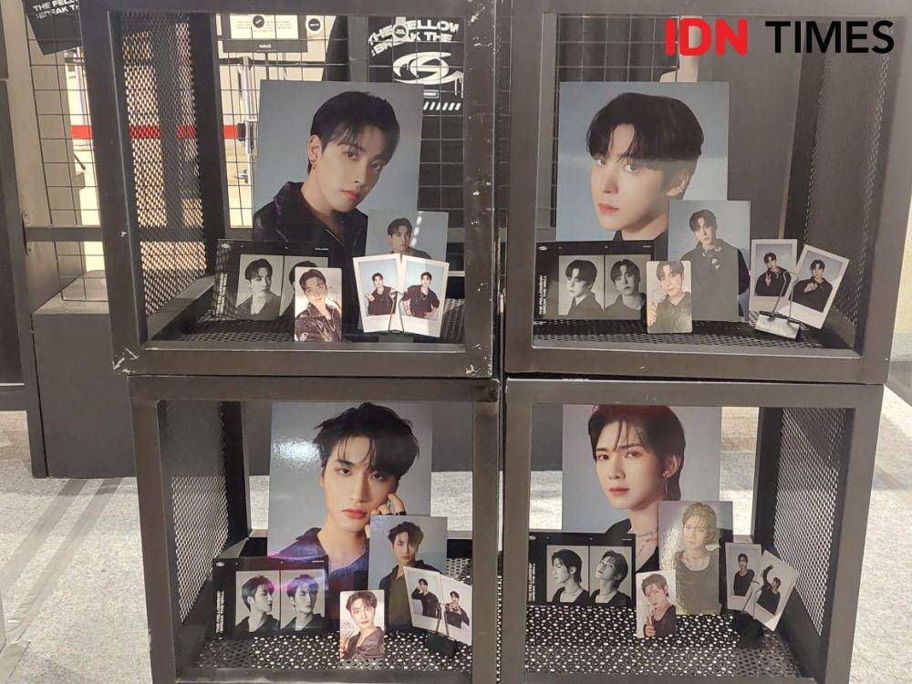 ATEEZ x hello82 INDONESIA di Hublife Taman Anggrek, Jakarta Barat, pada Jumat (4/11/2022). (IDN Times/Erfah Nanda)