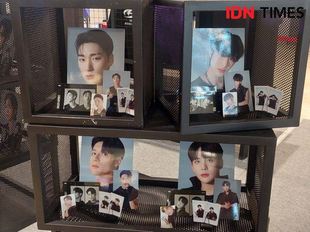 ATEEZ x hello82 INDONESIA di Hublife Taman Anggrek, Jakarta Barat, pada Jumat (4/11/2022). (IDN Times/Erfah Nanda)