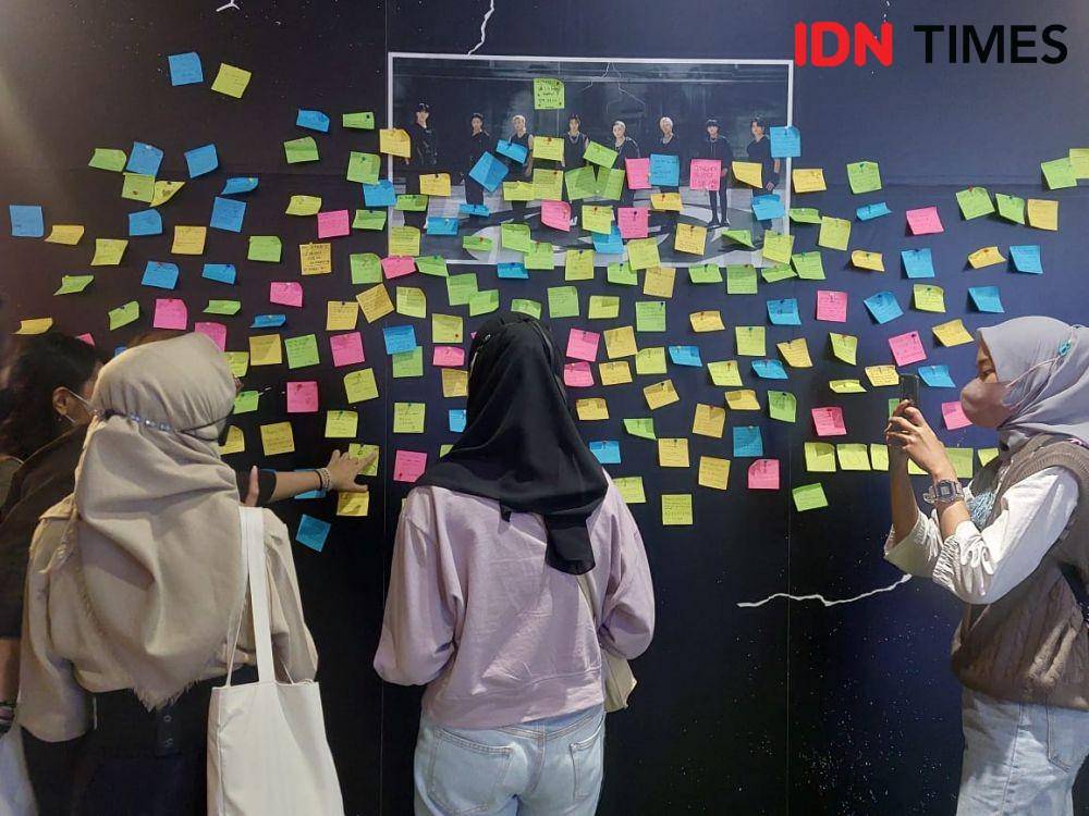 ATEEZ x hello82 INDONESIA di Hublife Taman Anggrek, Jakarta Barat, pada Jumat (4/11/2022). (IDN Times/Erfah Nanda)
