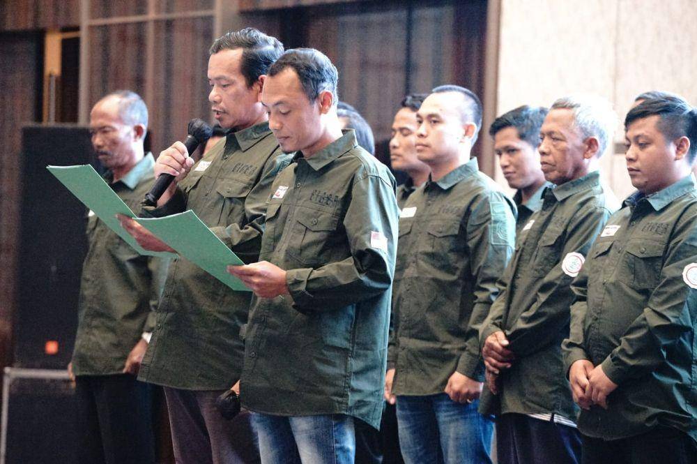 Menteri Pertanian Syahrul Yasin Limpo (Mentan SYL) mengukuhkan Petani Champion cabai dan bawang merah di Kota Surabaya, Jawa Timur, Rabu (2/11). (Dok. Kementan)