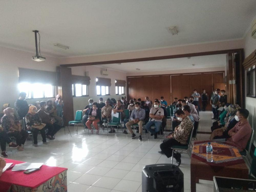 Siswa dan Guru  YWKA Gusar, Lahannya Hendak Dieksekusi PN Bandung