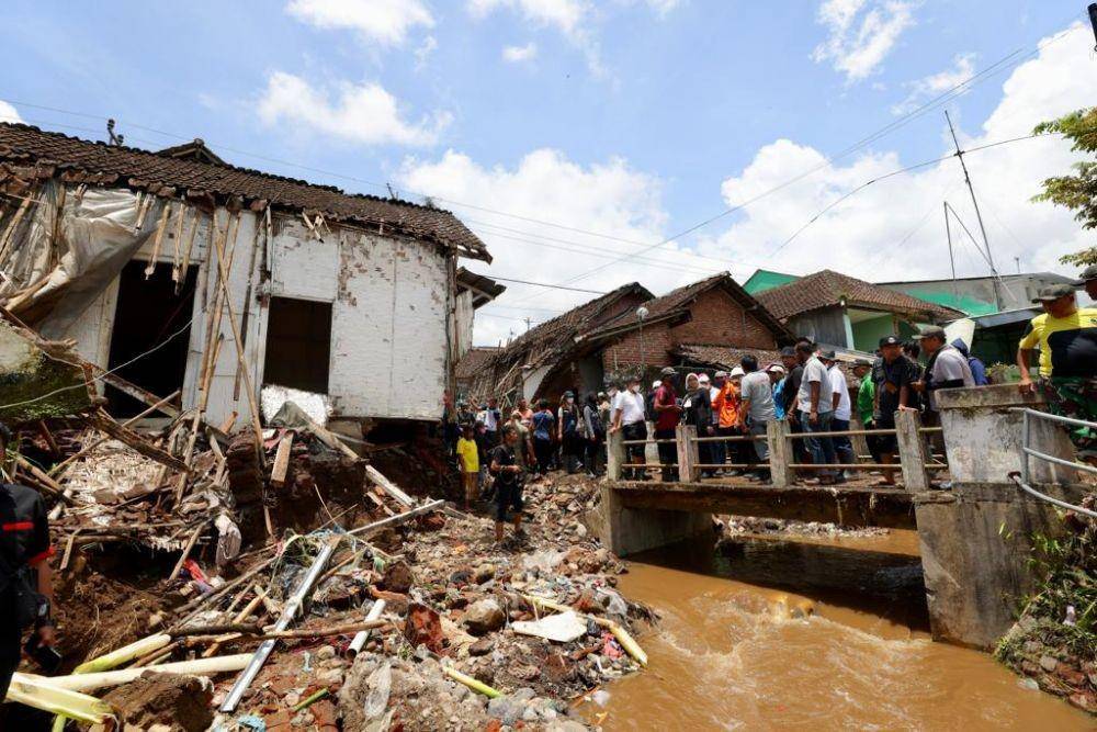 Banjir bandang di Desa Kalibaru Wetan, Banyuwangi. (IDN Times/ Agung Sedana)