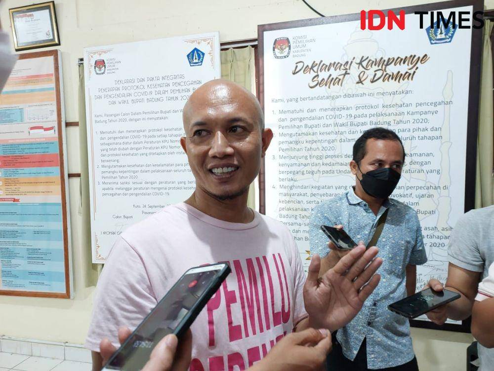Ketua KPU Badung, I Wayan Semara Cipta ketika memberikan keterangan kepada media pada Jumat, 4 November 2022. (IDN Times/Santi Dewi)