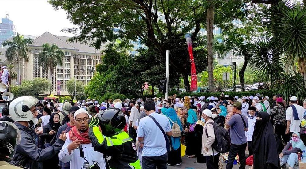 Massa PA 212 dan FPI Demo 411 Mulai Berdatangan ke Patung Kuda