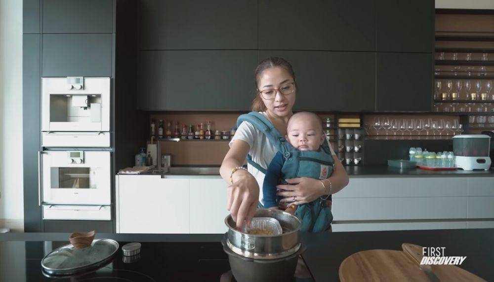 Nikita Willy masak MPASI (YouTube.com/Nikita Willy Official)