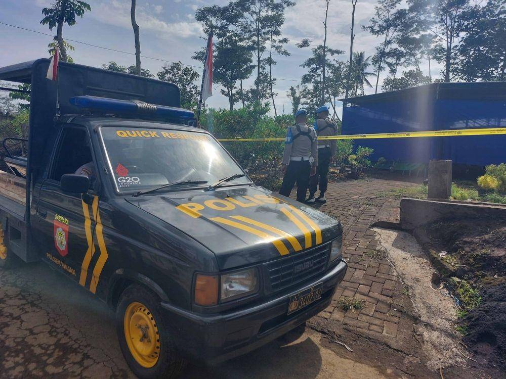 Lokasi ekshumasi dijaga ketat oleh kepolisian. IDN Times/Alfi Ramadana