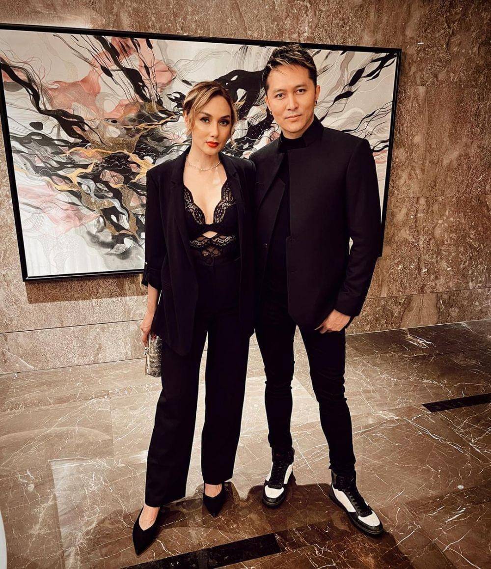 OOTD serba hitam ala Sara Wijayanto (instagram.com/sarawijayanto)